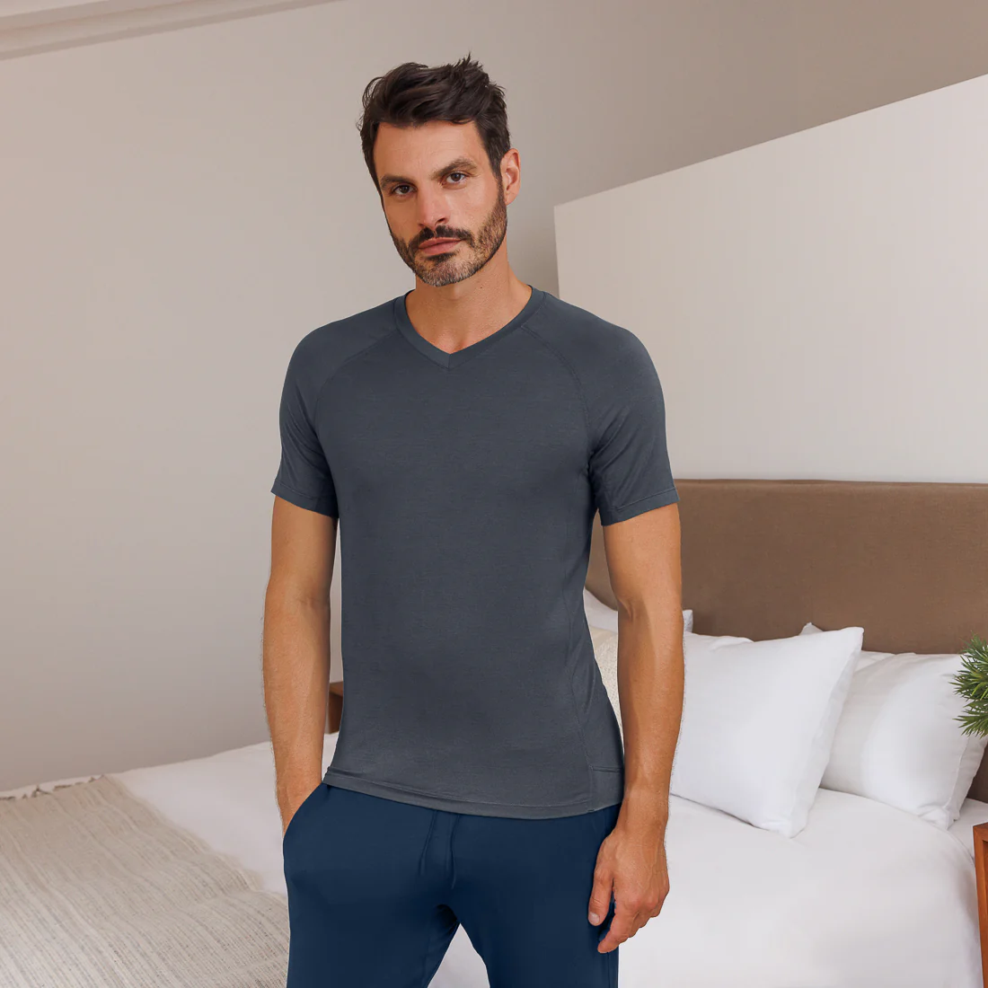 T-Shirt mit V-Ausschnitt — NATTWELL™ - Image 10