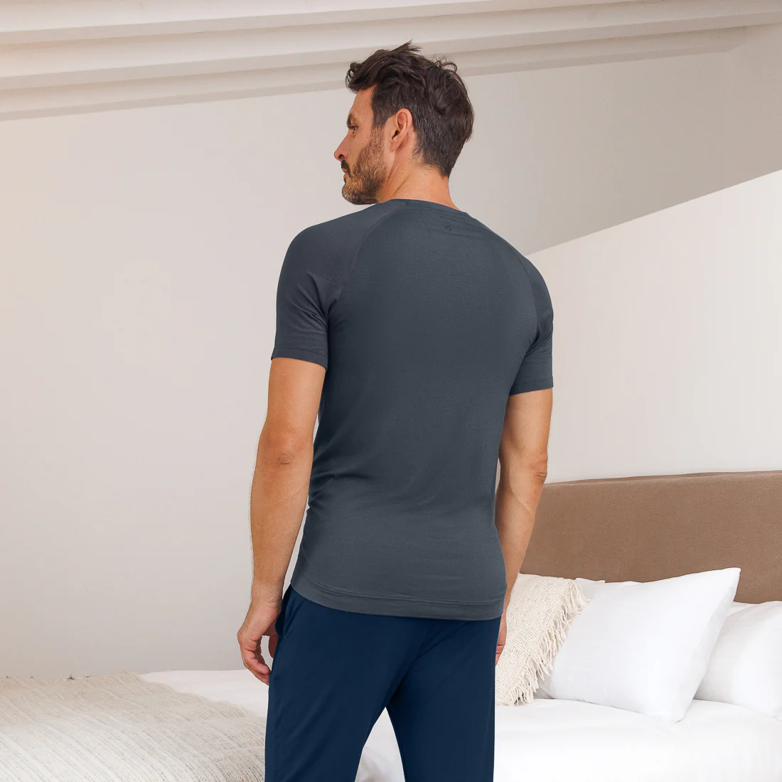 T-Shirt mit V-Ausschnitt — NATTWELL™ - Image 13