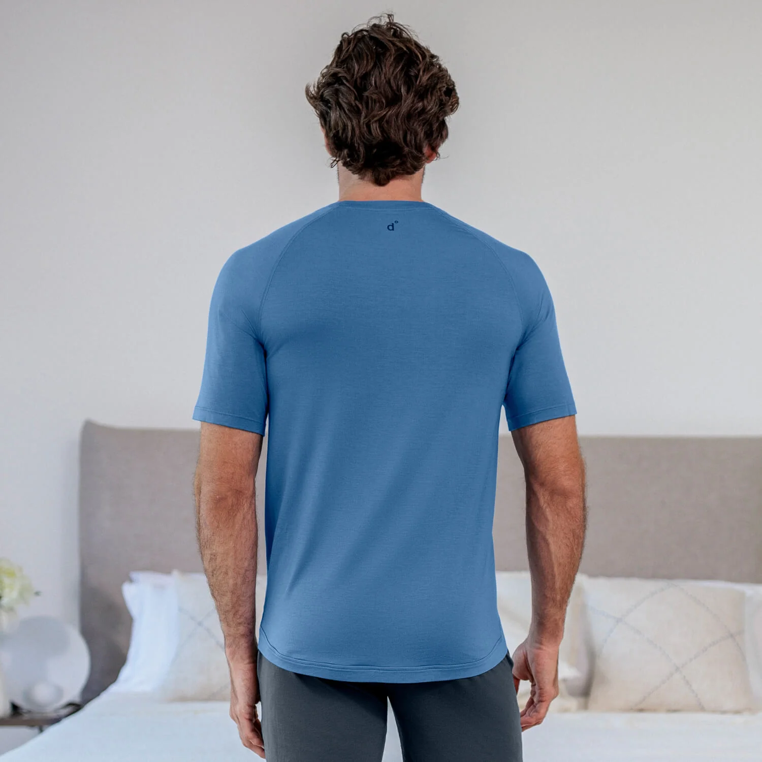 T-Shirt mit V-Ausschnitt — NATTWELL™ - Image 5