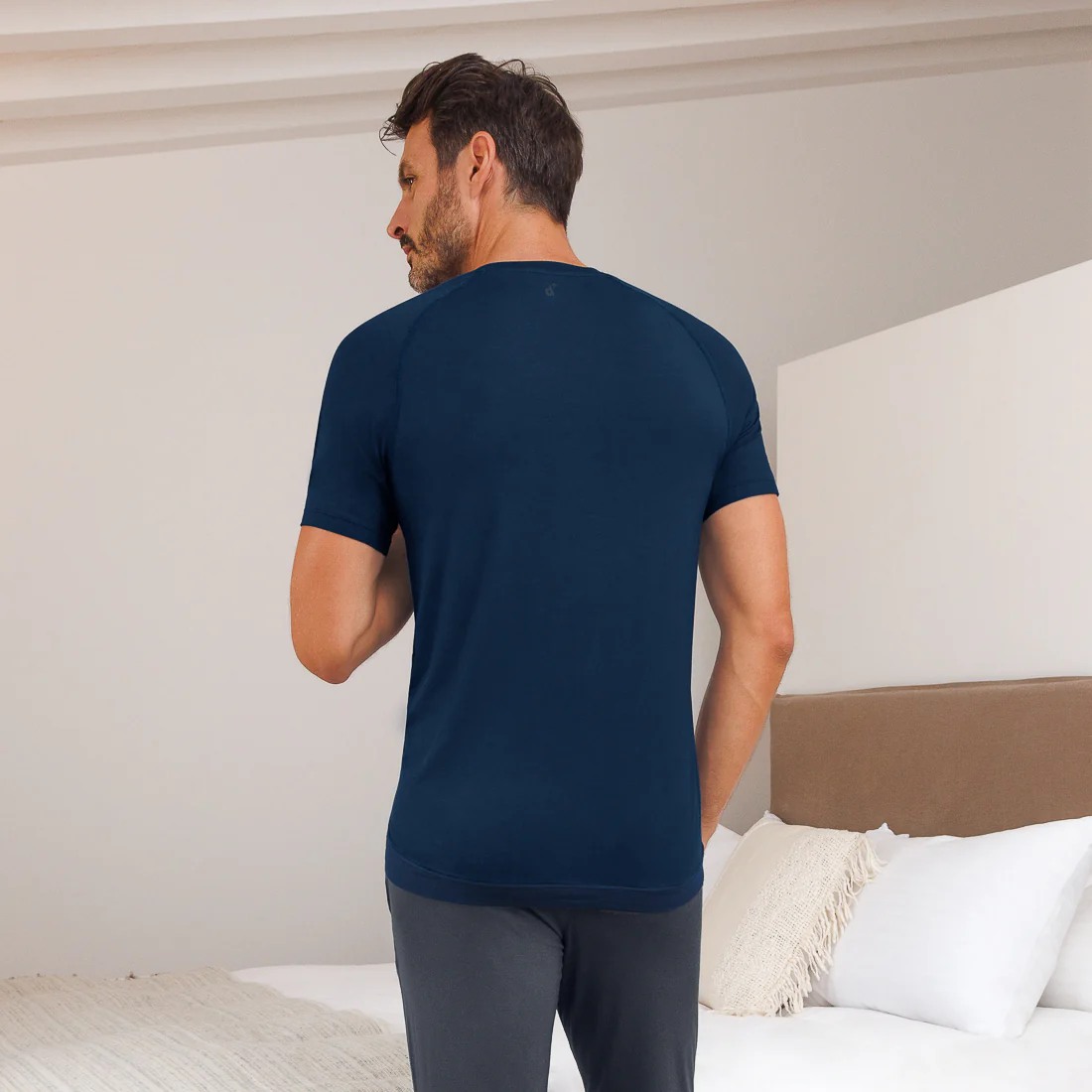 T-Shirt mit V-Ausschnitt — NATTWELL™ - Image 9