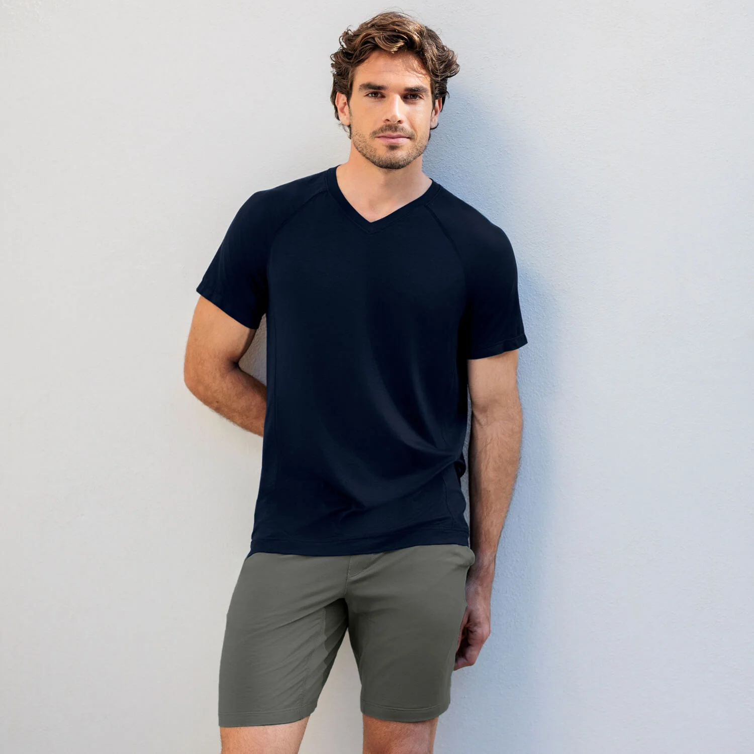 T-Shirt mit V-Ausschnitt — NATTCOOL™ - Image 5