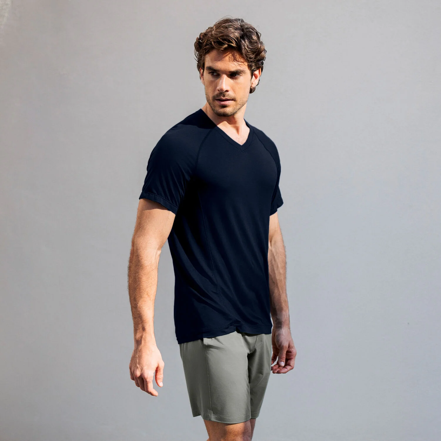 T-Shirt mit V-Ausschnitt — NATTCOOL™ - Image 7